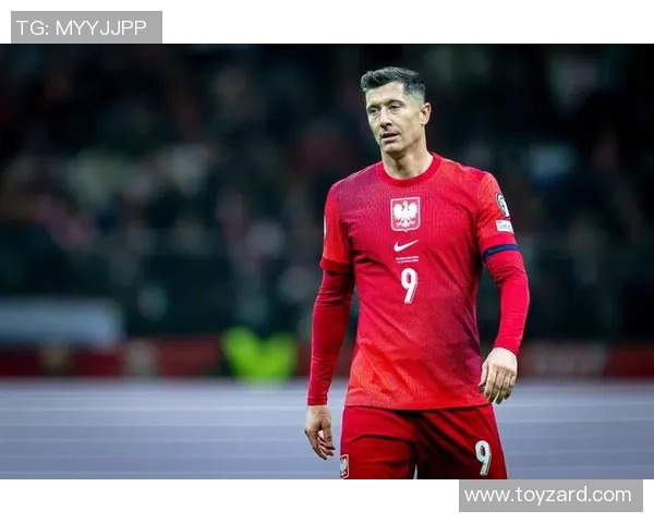 莱万在比赛中大放异彩单场打入五球引发球迷热议